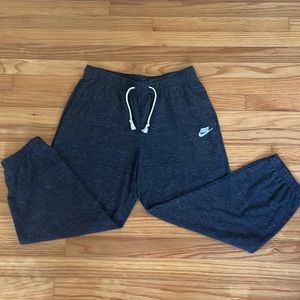 NWOT Eco-Friendly Nike Capri Sportswear: Performance with Purpose